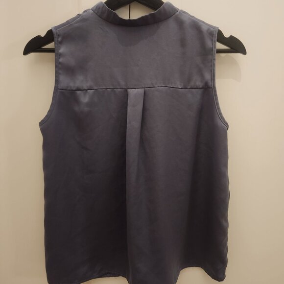 V Neck blouse - Seamless buttons - Picture 2 of 3